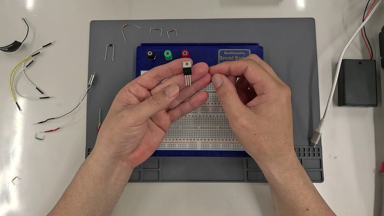 FET(IRLZ44N)。足が3本ある