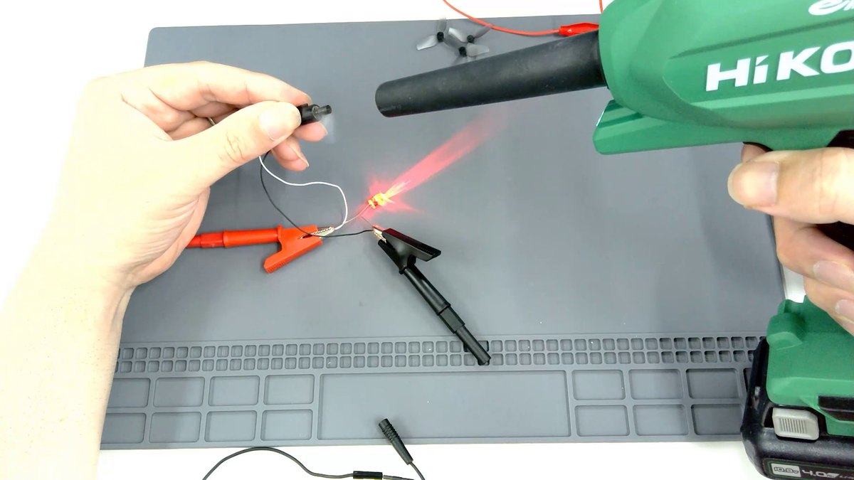 風で回すと、LEDが光った